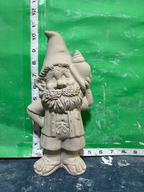 cm 2860 - GNOME HEARING THE OCEAN