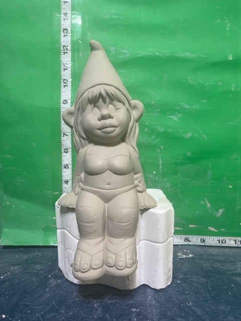 CM 4047 - SITTING GIRL GNOME IN BATHING SUIT