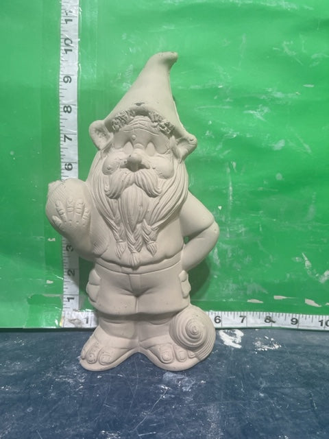 CM 2861 - GNOME WITH SEASHELLS