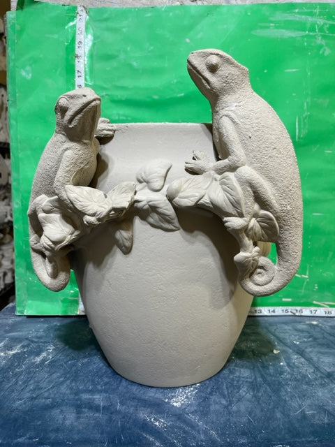 LARGE GECKO POT