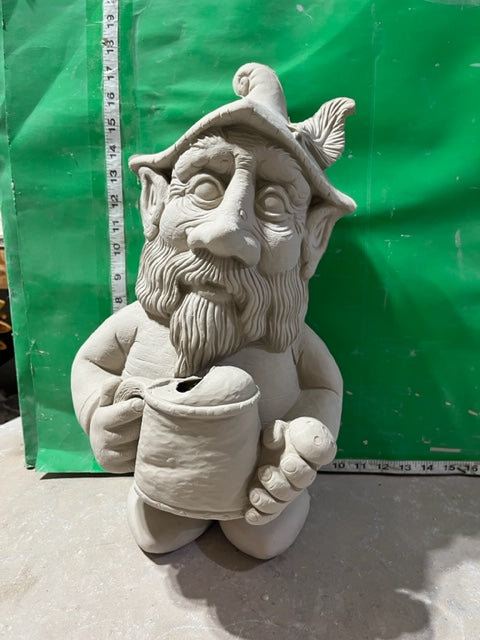 TL1127 Gnome with water can