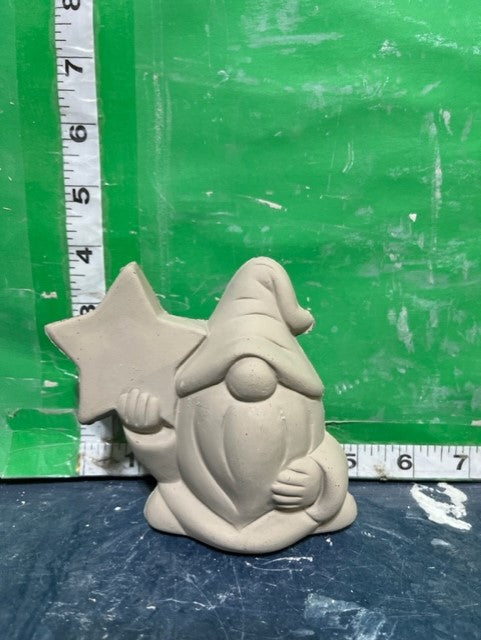CM 4218 - GNOME WITH STAR