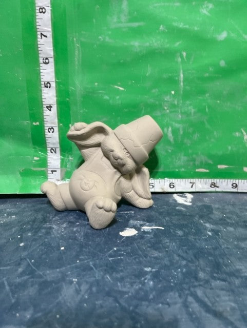 D 1508 - CRACKPOT BUNNY LEANING