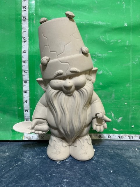D 1541 - GNOME WITH SHOVEL