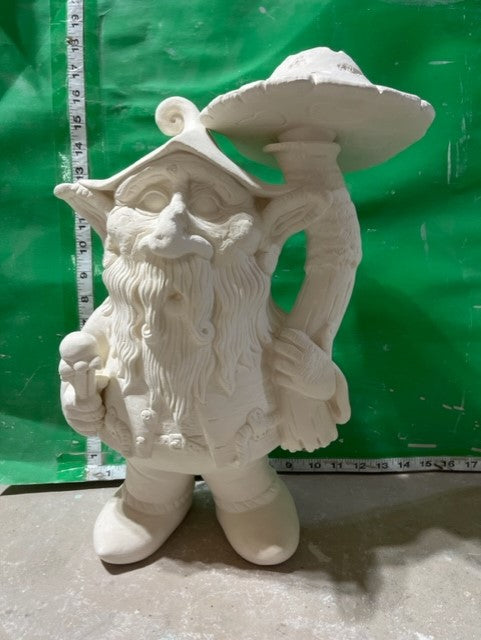 TL 920 GNOME WITH MUSHROOM