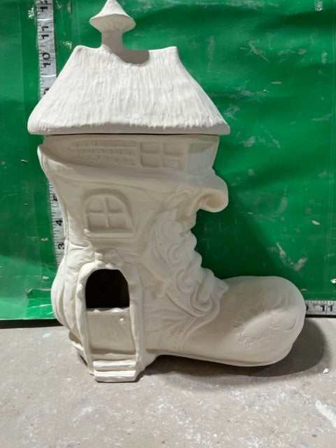 OLD SHOE BIRD HOUSE