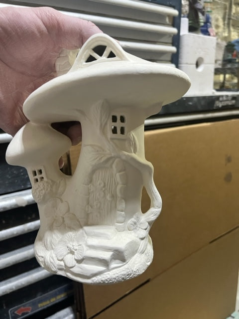 FAIRY HOUSE WITH ROUND TOP